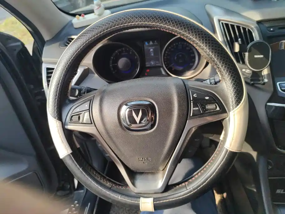 صورة 15 - Changan CS75