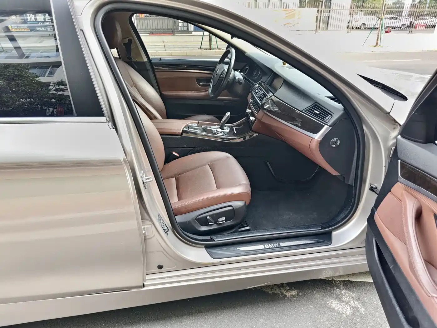 BMW 5 Series 2014 525Li Leading фото 12