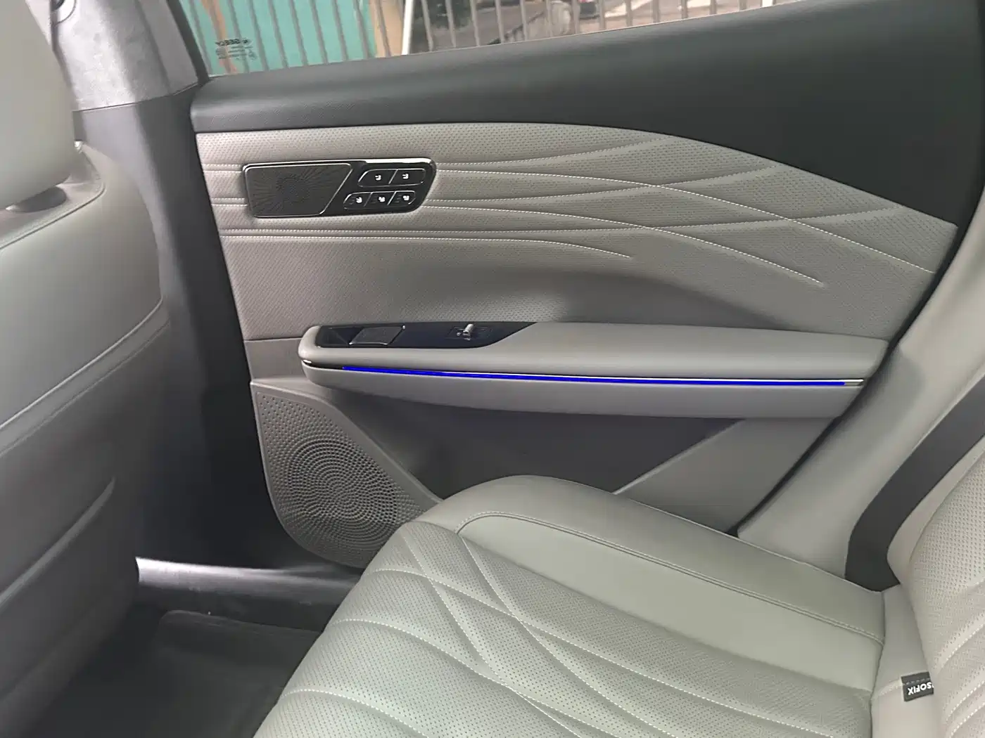 Geely Galaxy Galaxy Xingyao 8 2025 130km EM-i Premium Edition фото 15