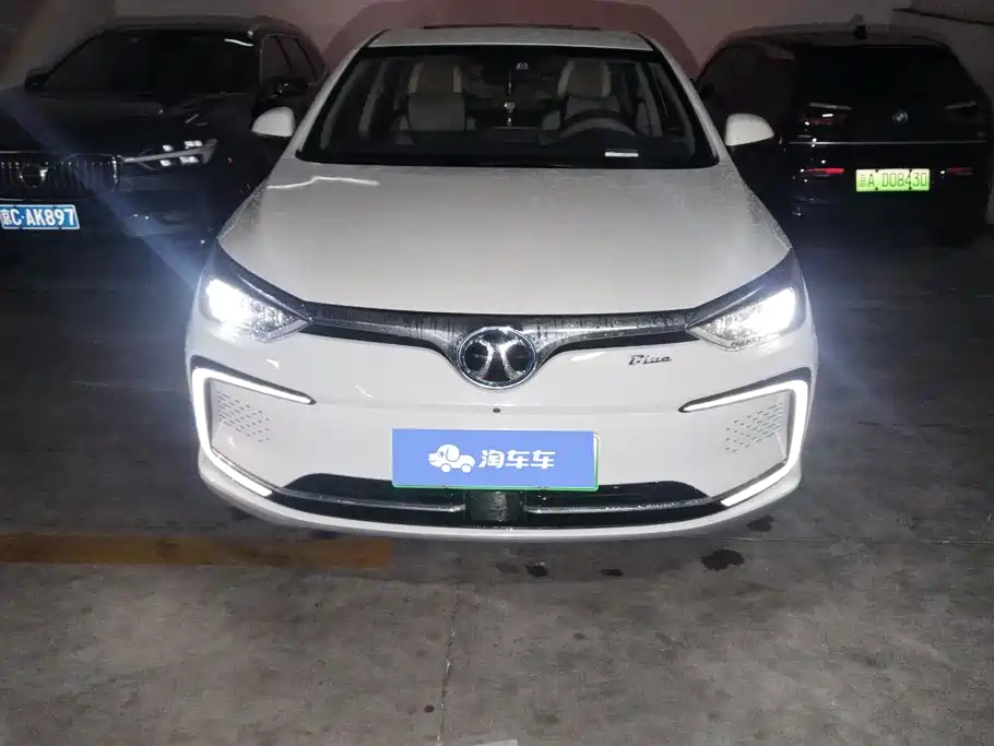 BAIC Beijing EU5 2018 2018 R500 Smart Wind Edition