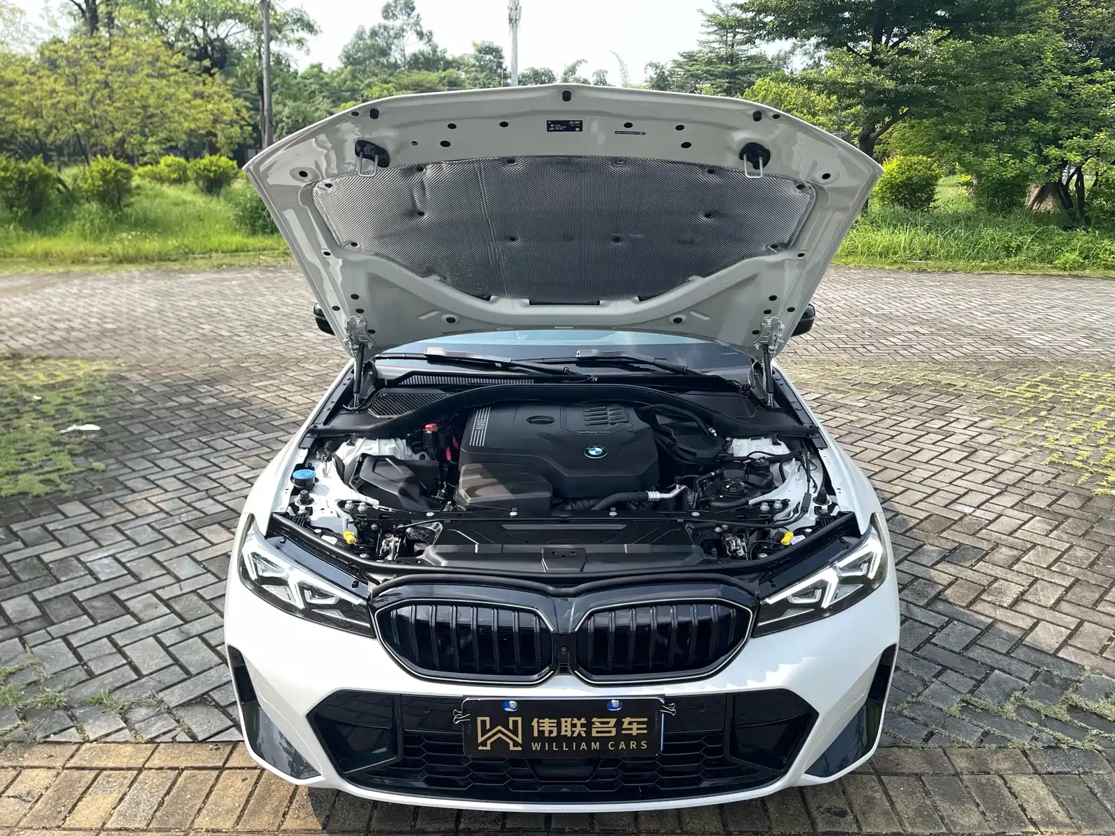 Photo 20 - BMW 3 Series