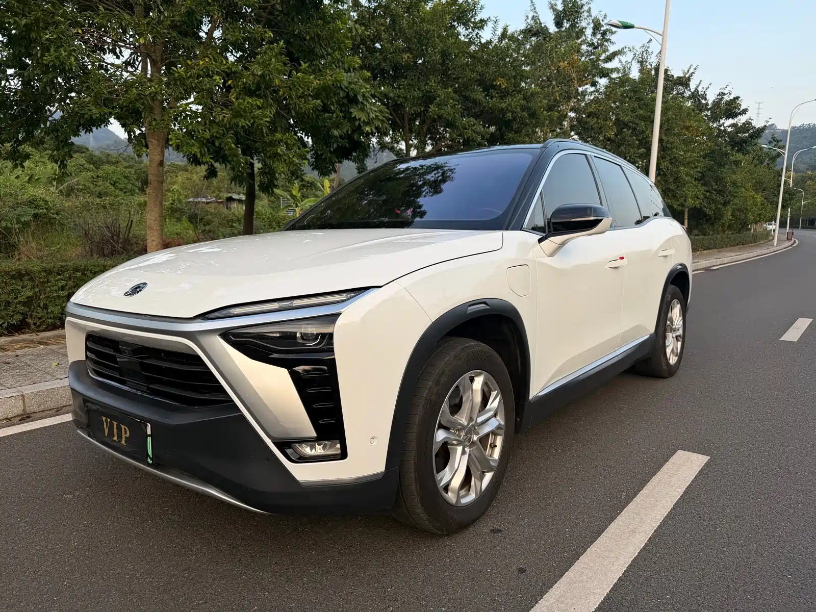 Фото 1 - NIO ES8