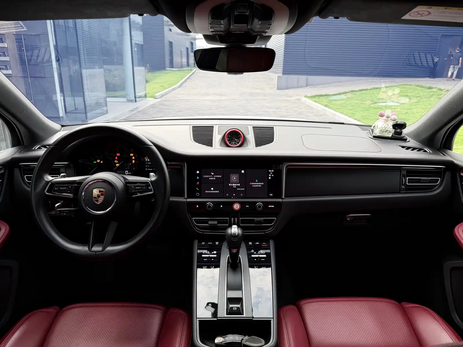 Photo 8 - Porsche Macan
