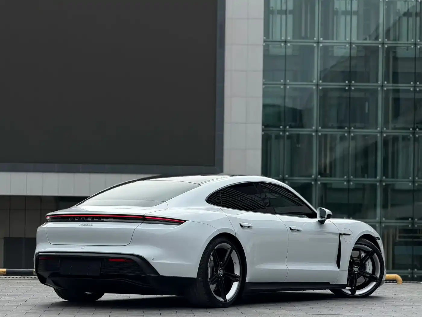 Porsche Taycan 2022 Facelift Taycan фото 4