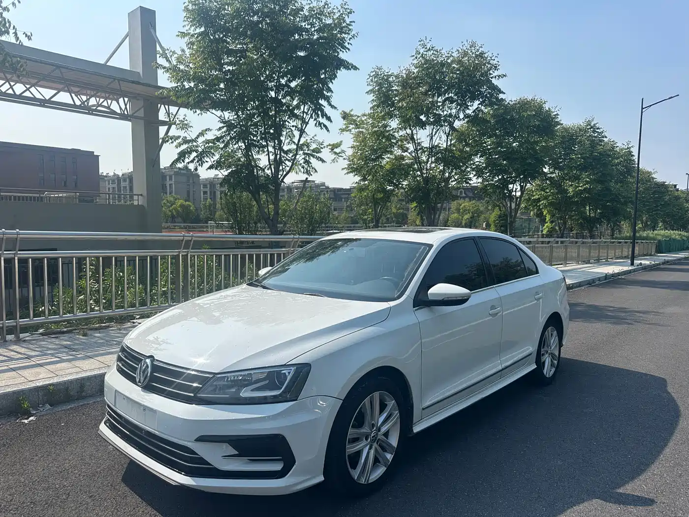 Volkswagen Sagitar 2018 280TSI DSG Spark Edition фото 3