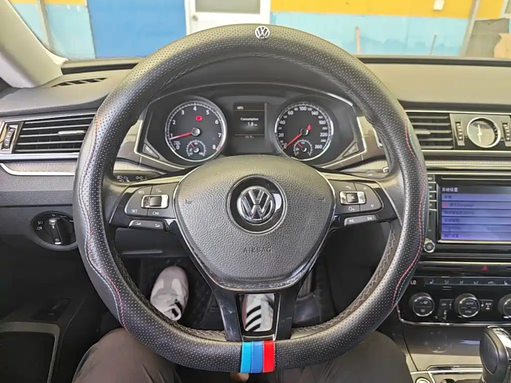 Photo 11 - Volkswagen Passat