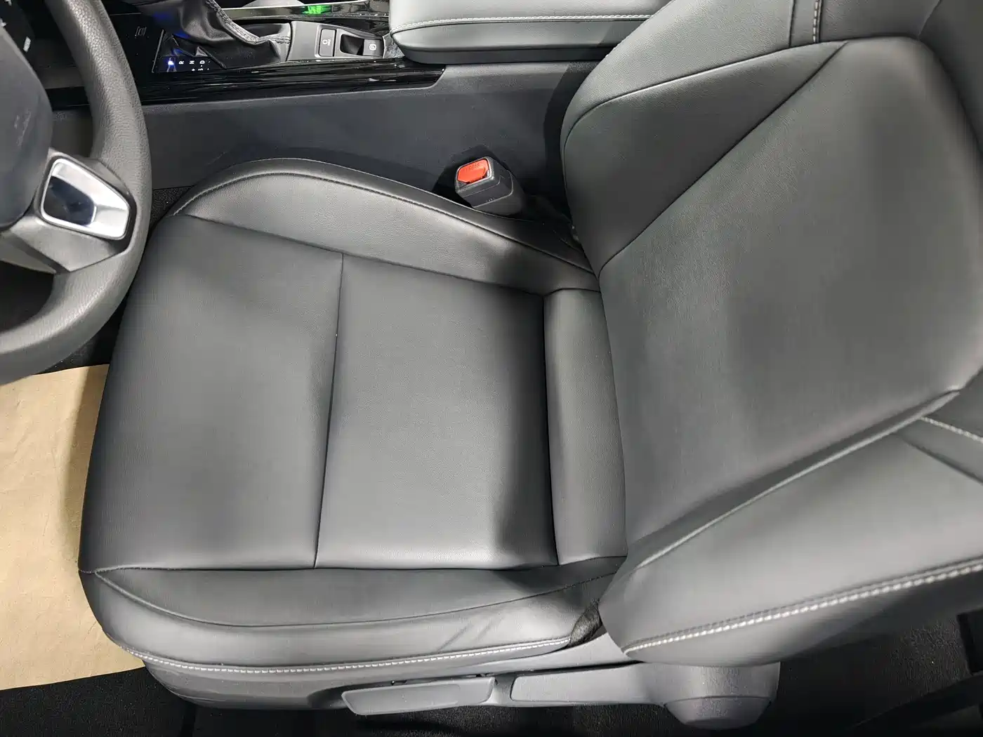 Toyota Camry 2024 Hybrid 2.0HE Elite Edition фото 12