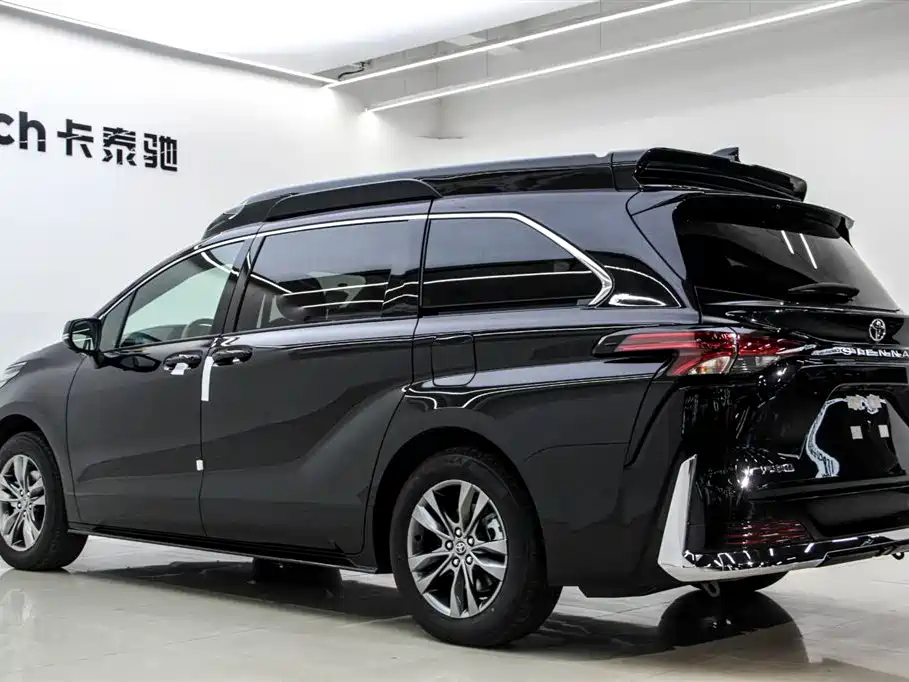 Toyota Sienna 2024 2.5L Hybrid Comfort Edition фото 4
