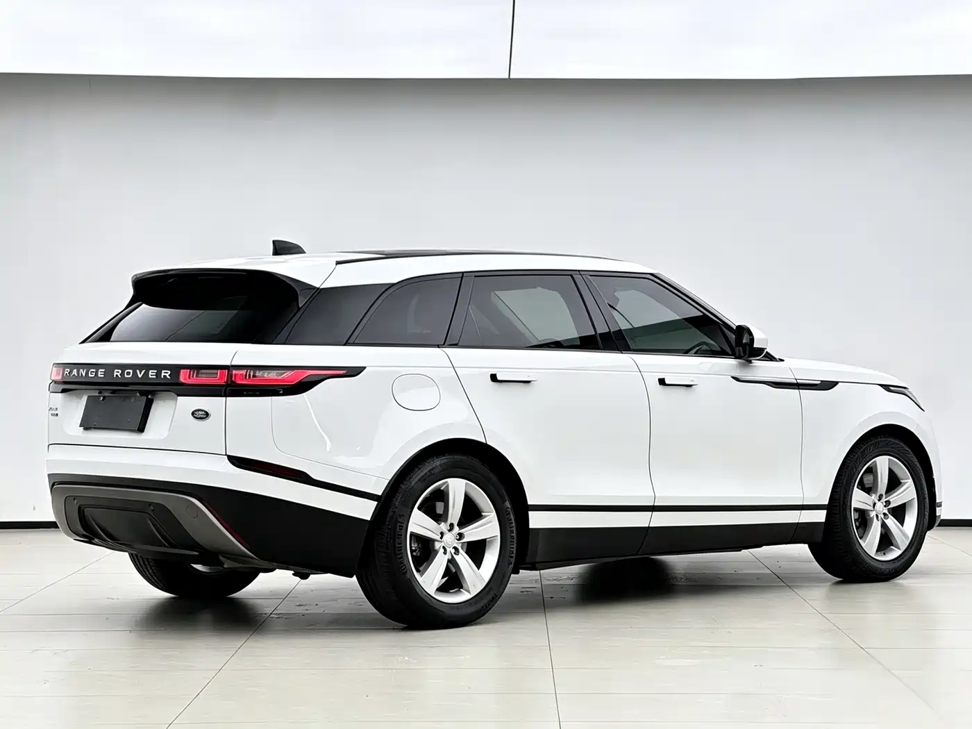 Фото 12 - Land Rover Range Rover Velar