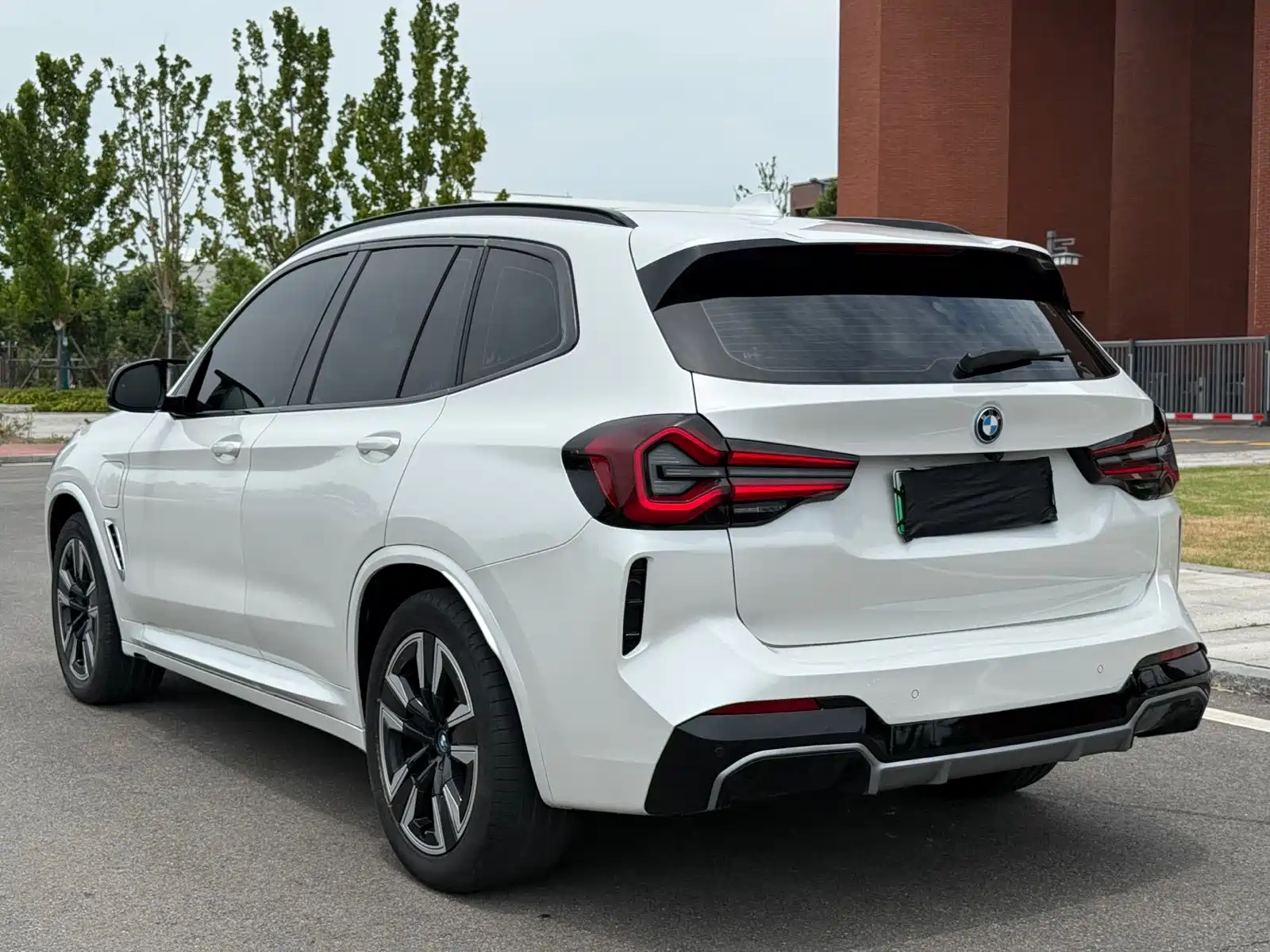 Фото 9 - BMW iX3