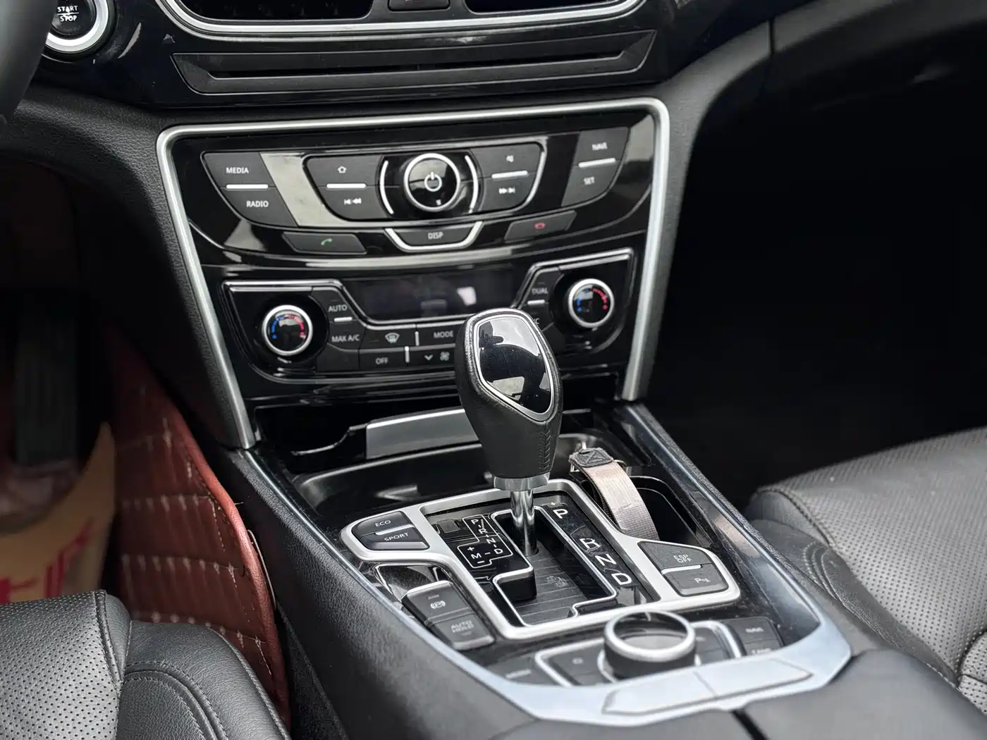Фото 20 - Geely Borui