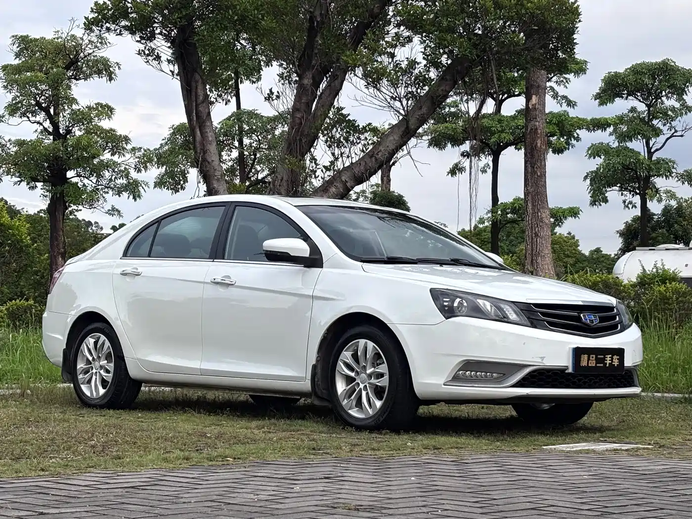 Geely Emgrand 2015 2015 Sedan 1.5L CVT Upward Edition