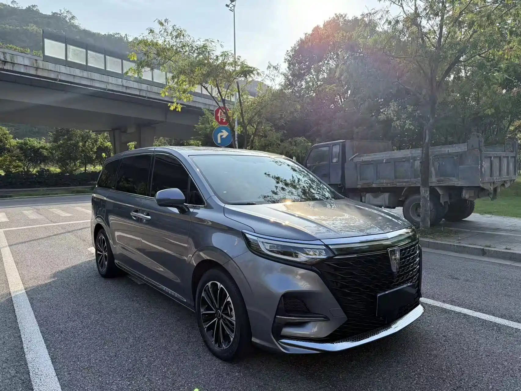 Фото 2 - Roewe iMAX8