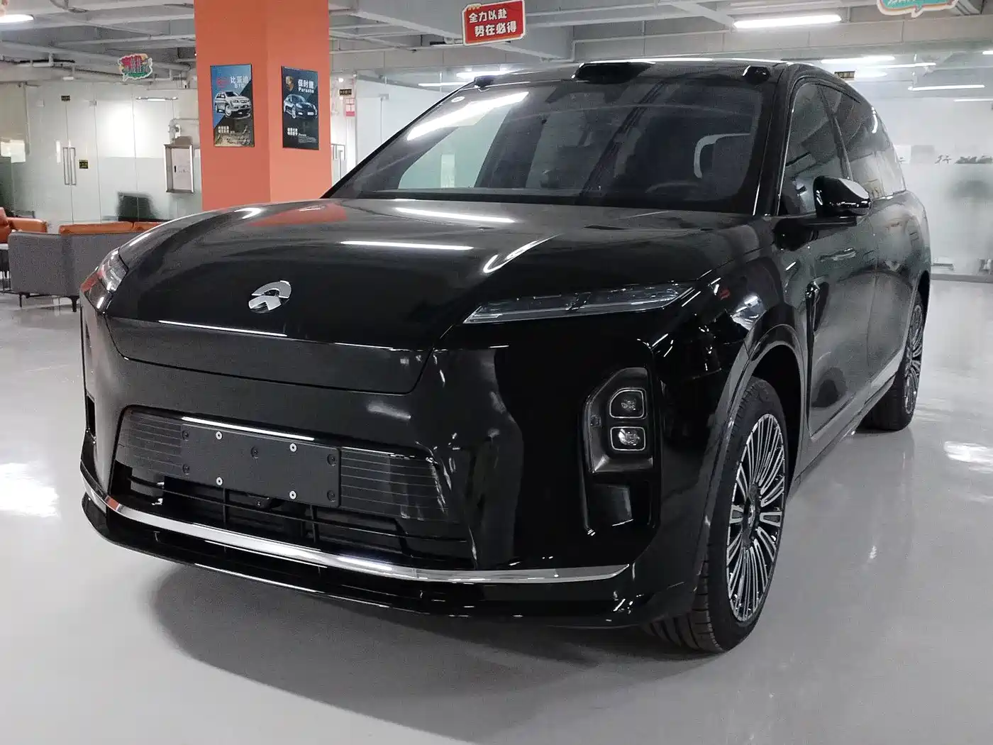 NIO ES8 2025