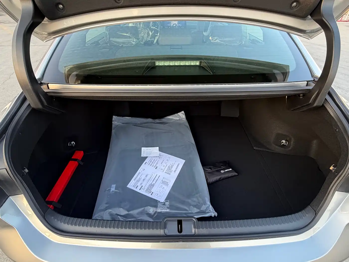 Lexus ES 2025 300h Ultimate Edition фото 15