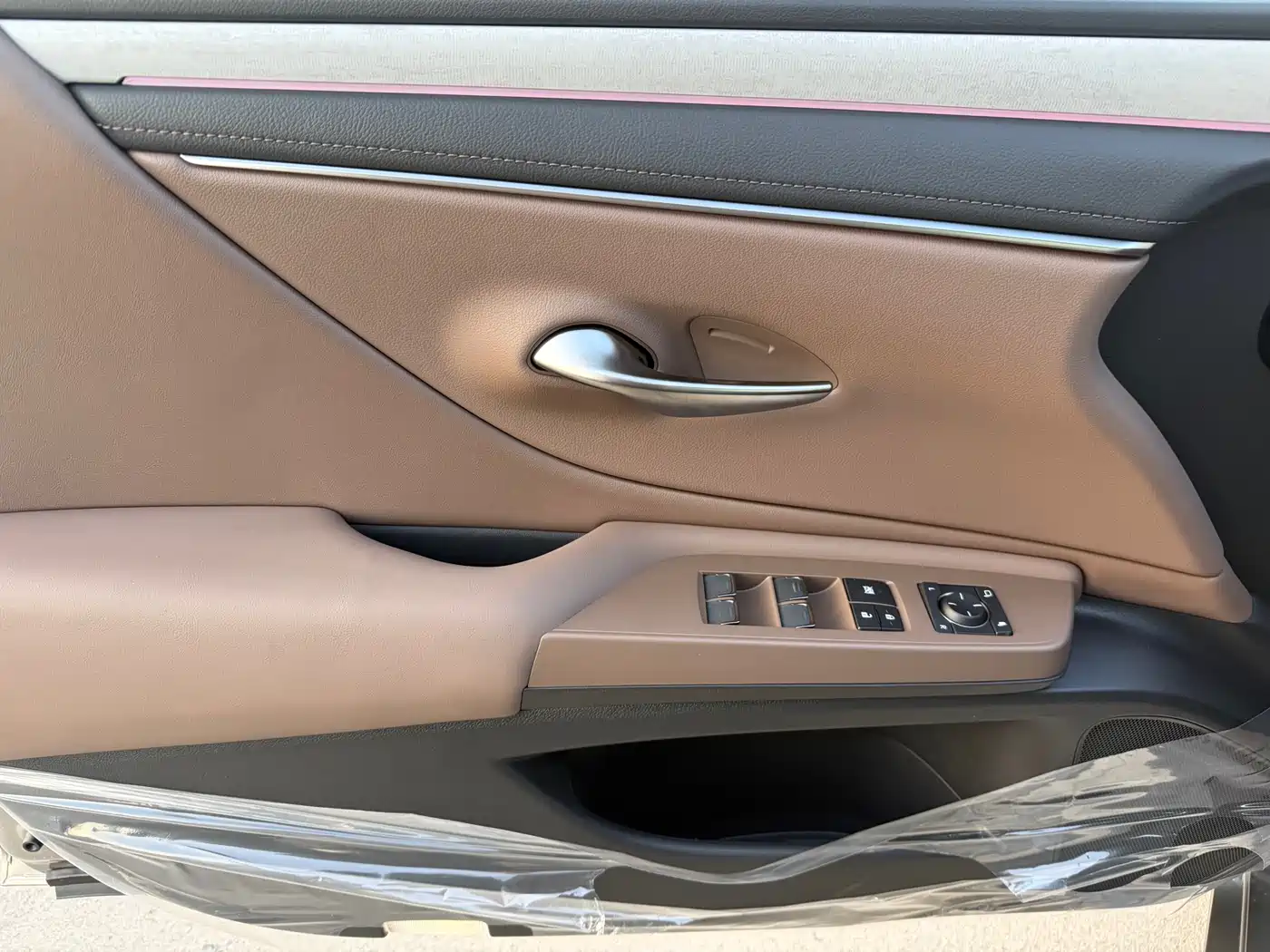 Lexus ES 2025 300h Ultimate Edition фото 9