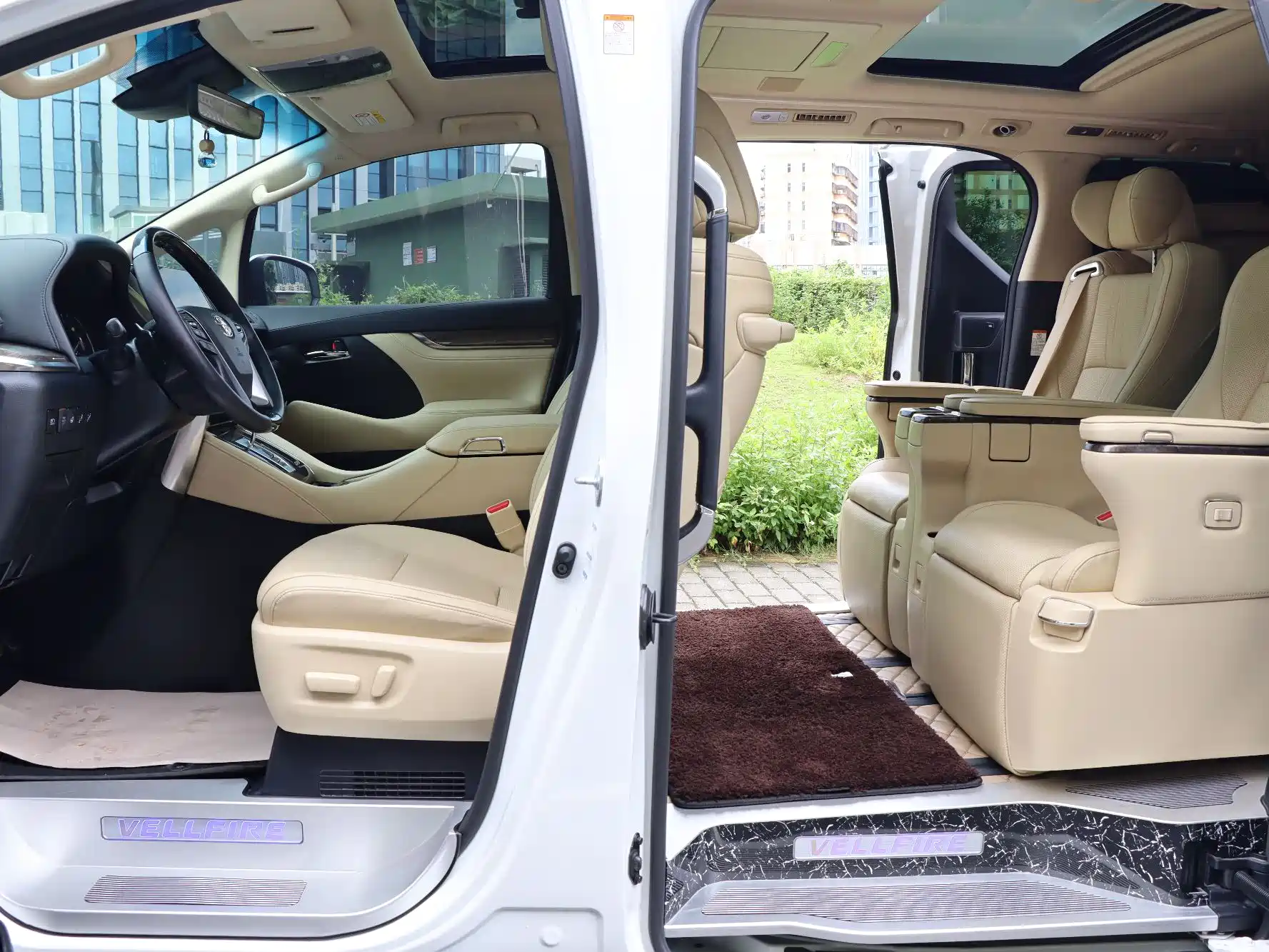 Фото 13 - Toyota Vellfire