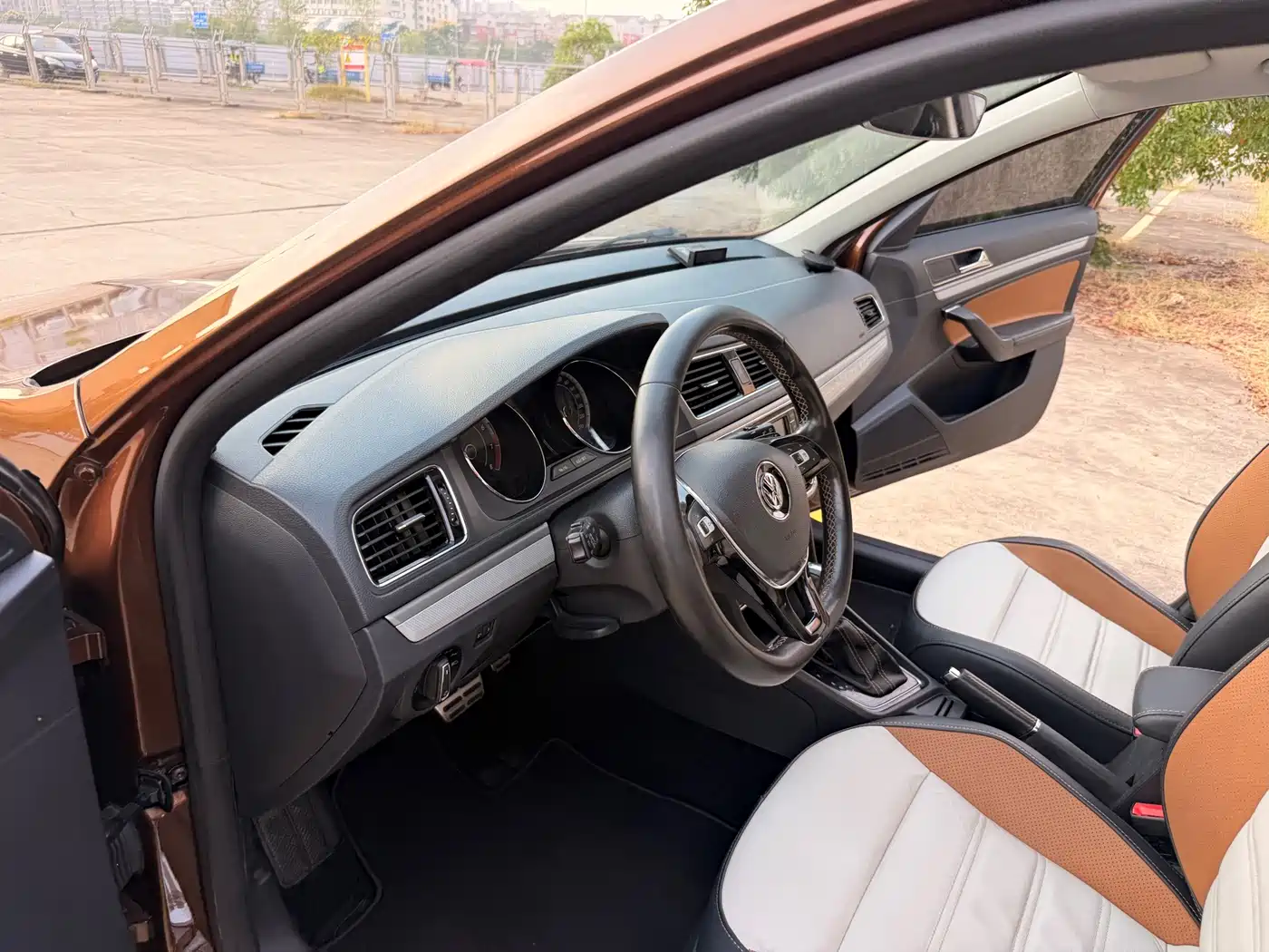 Volkswagen Gran Lavida 2018 2017 230TSI DSG Luxury Edition