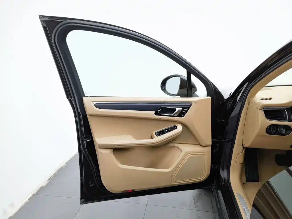 Photo 8 - Porsche Macan
