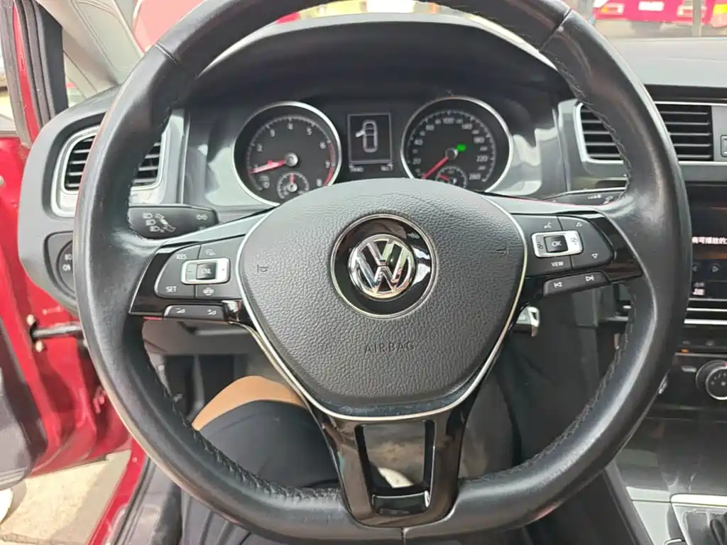 Фото 11 - Volkswagen Golf
