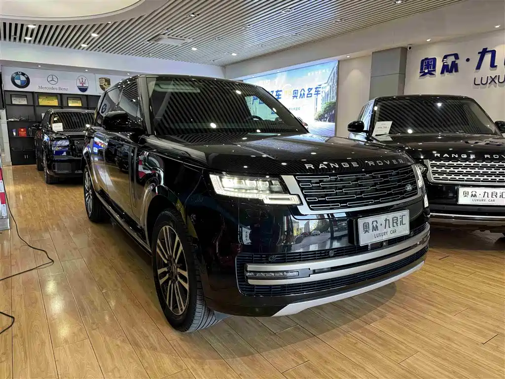 Land Rover Range Rover 2023 Facelift 3.0 L6 400PS Prosperity Extended Version