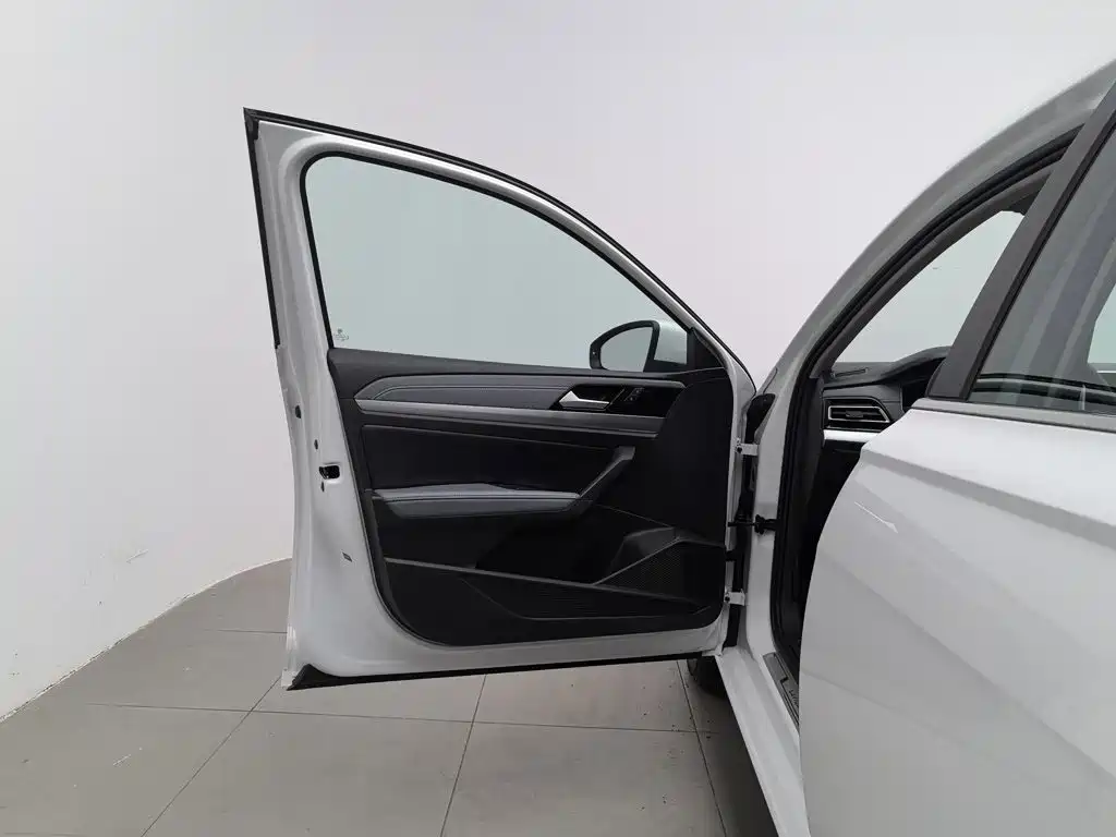 صورة 8 - Volkswagen Lavida
