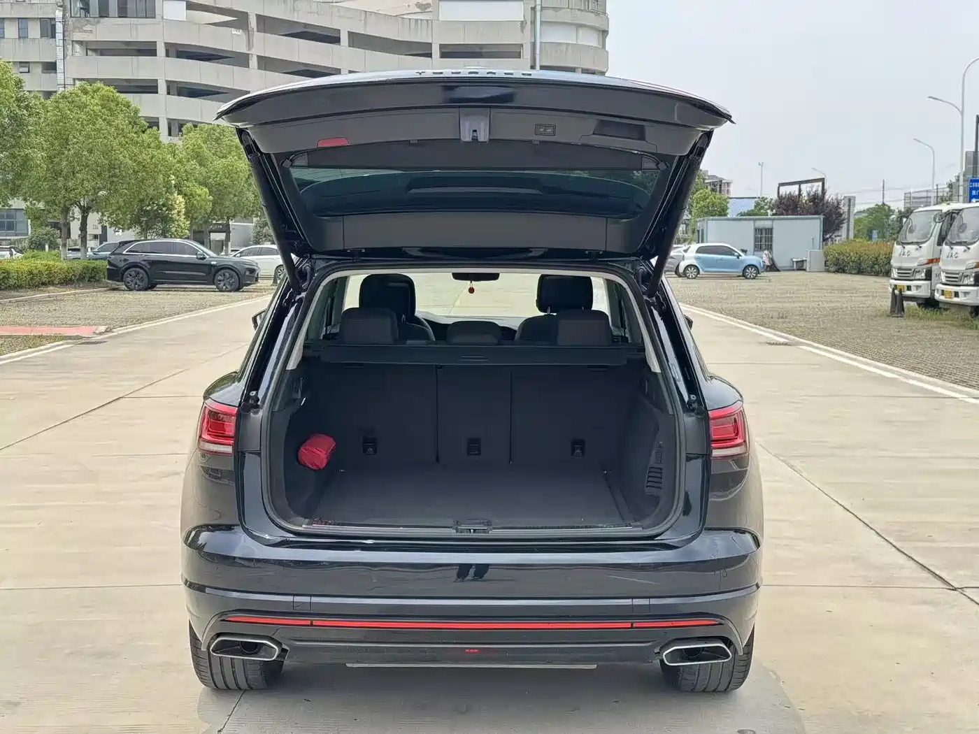 VOLKSWAGEN TOUAREG