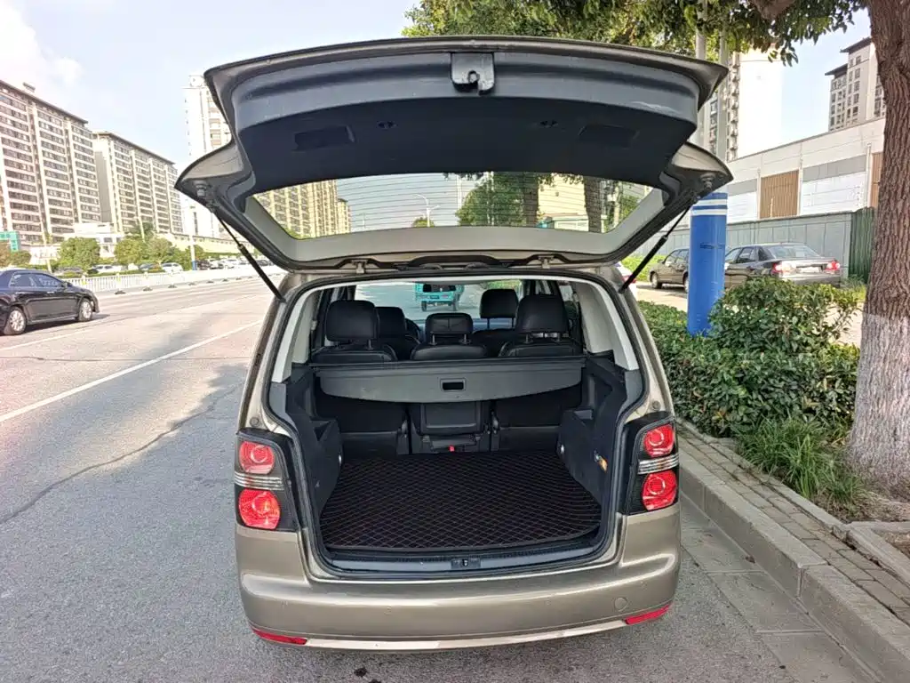 Volkswagen Touran 2016 2015 1.4T Manual Trend Edition 5-seater