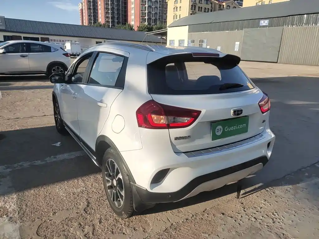 Фото 5 - Geely Vision X3