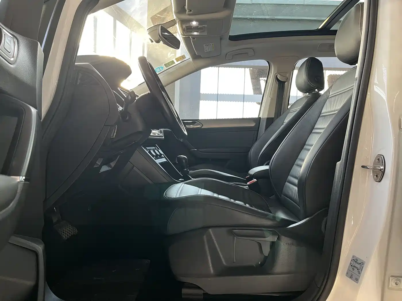 Volkswagen Touran 2018 Touran L 280TSI DSG Elegance 7-seater фото 7