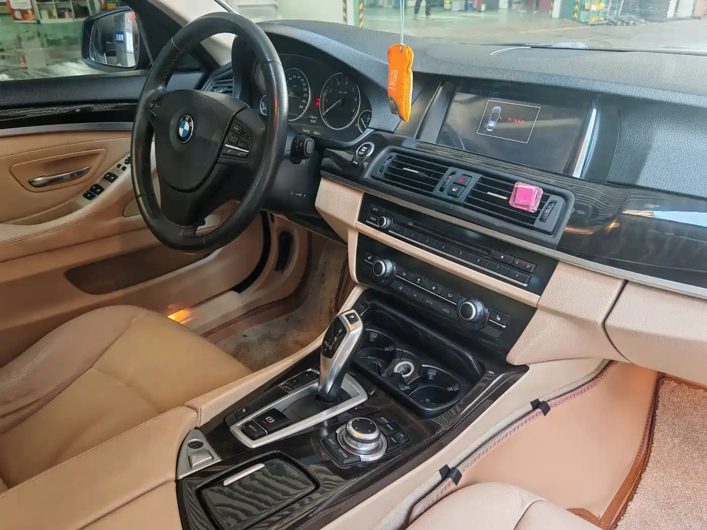 BMW 5 Series 2013 525Li Leadership фото 6