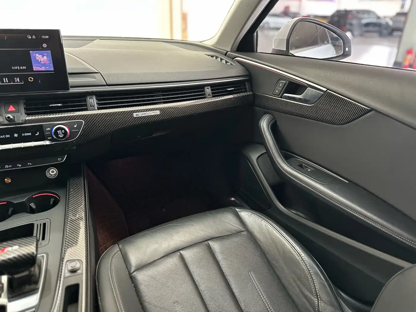 Audi A4L 2020 40 TFSI quattro Luxury Dynamic фото 13