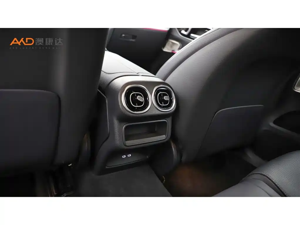 Mercedes-Benz GLC Coupe 2024 Model GLC 300 4MATIC Coupe SUV фото 9