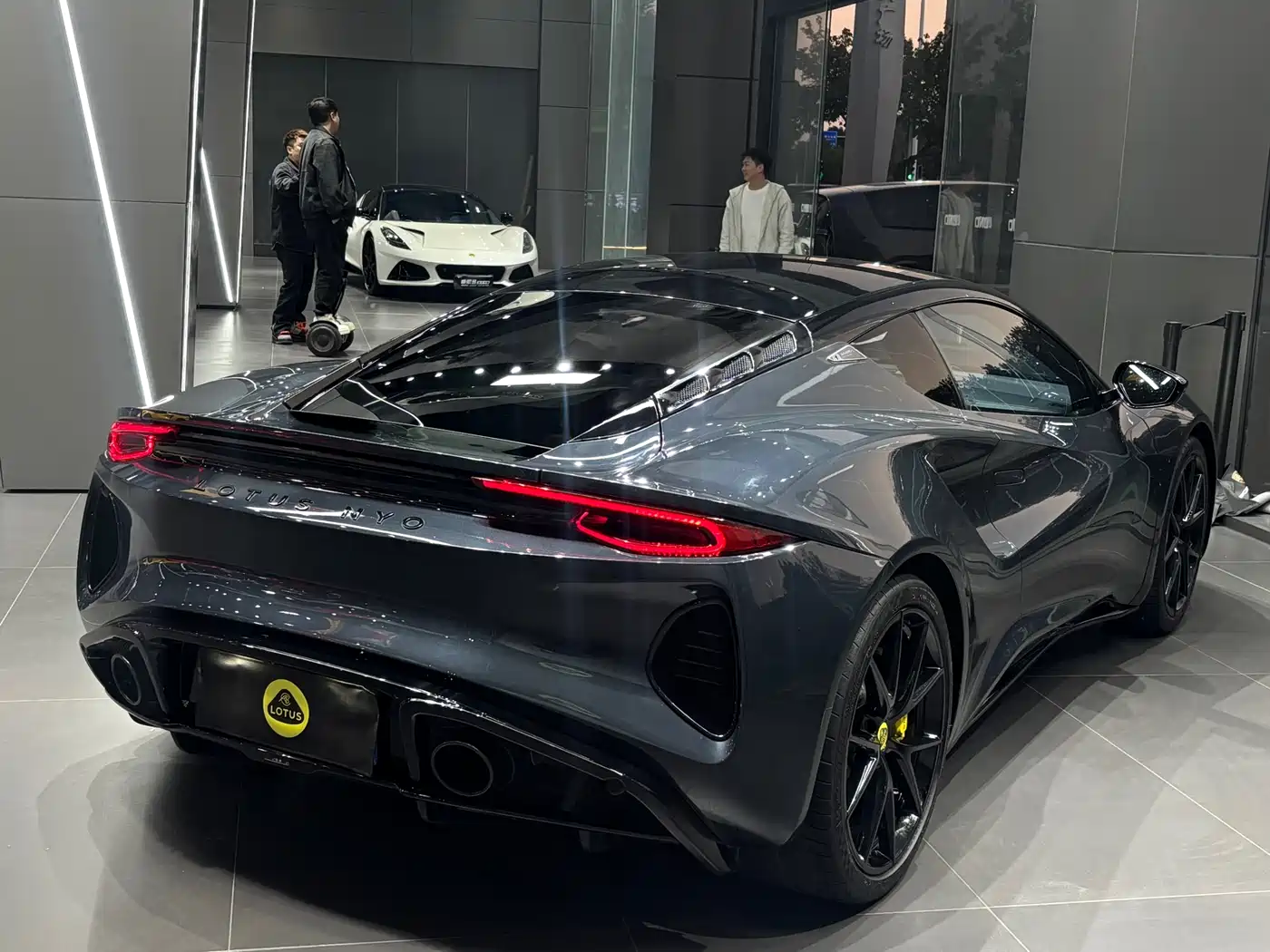 Lotus Cars EMIRA 2021 2.0T DCT First Edition фото 6