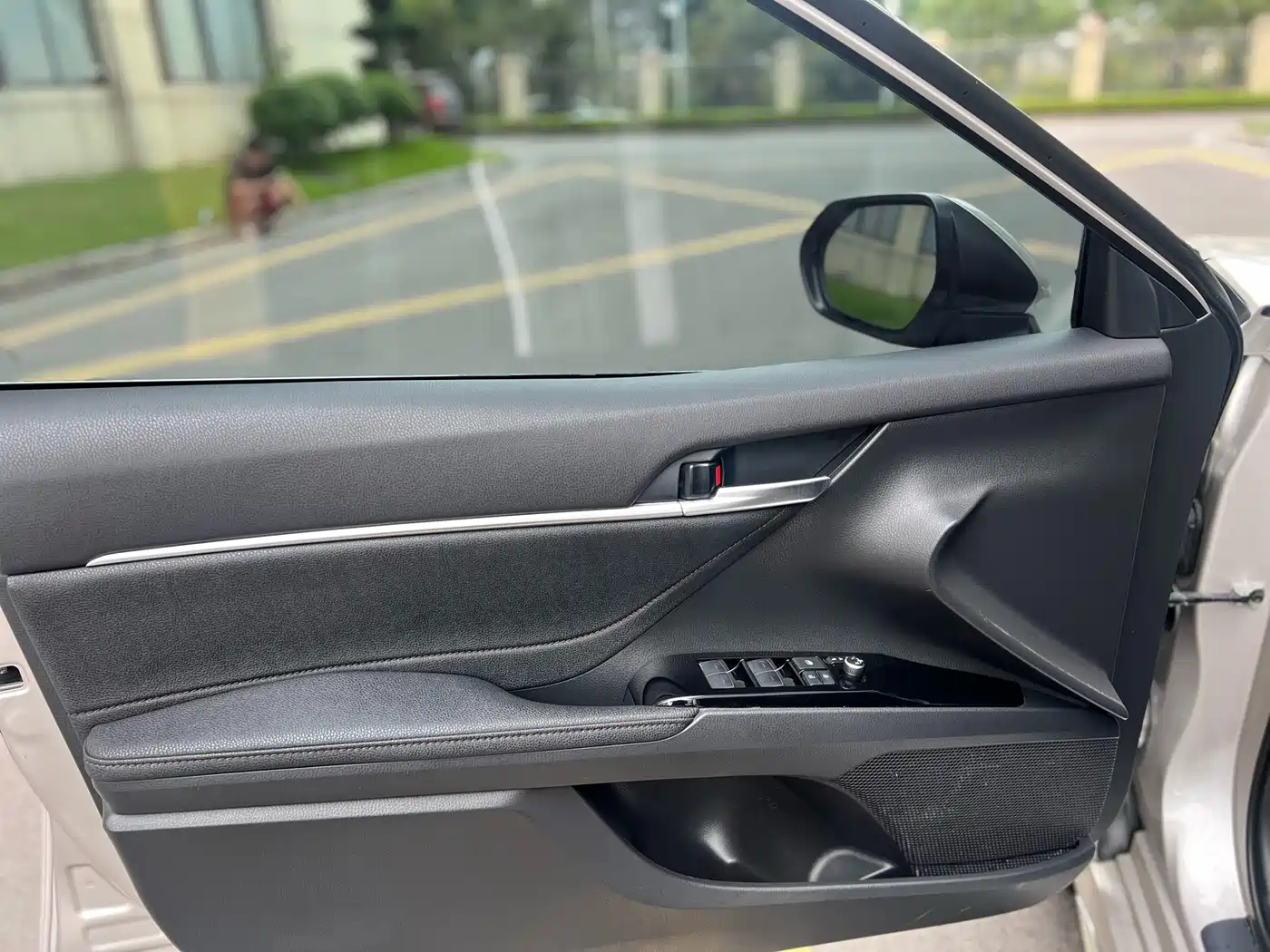 Toyota Camry 2023 Hybrid 2.5HG Luxury Edition фото 9