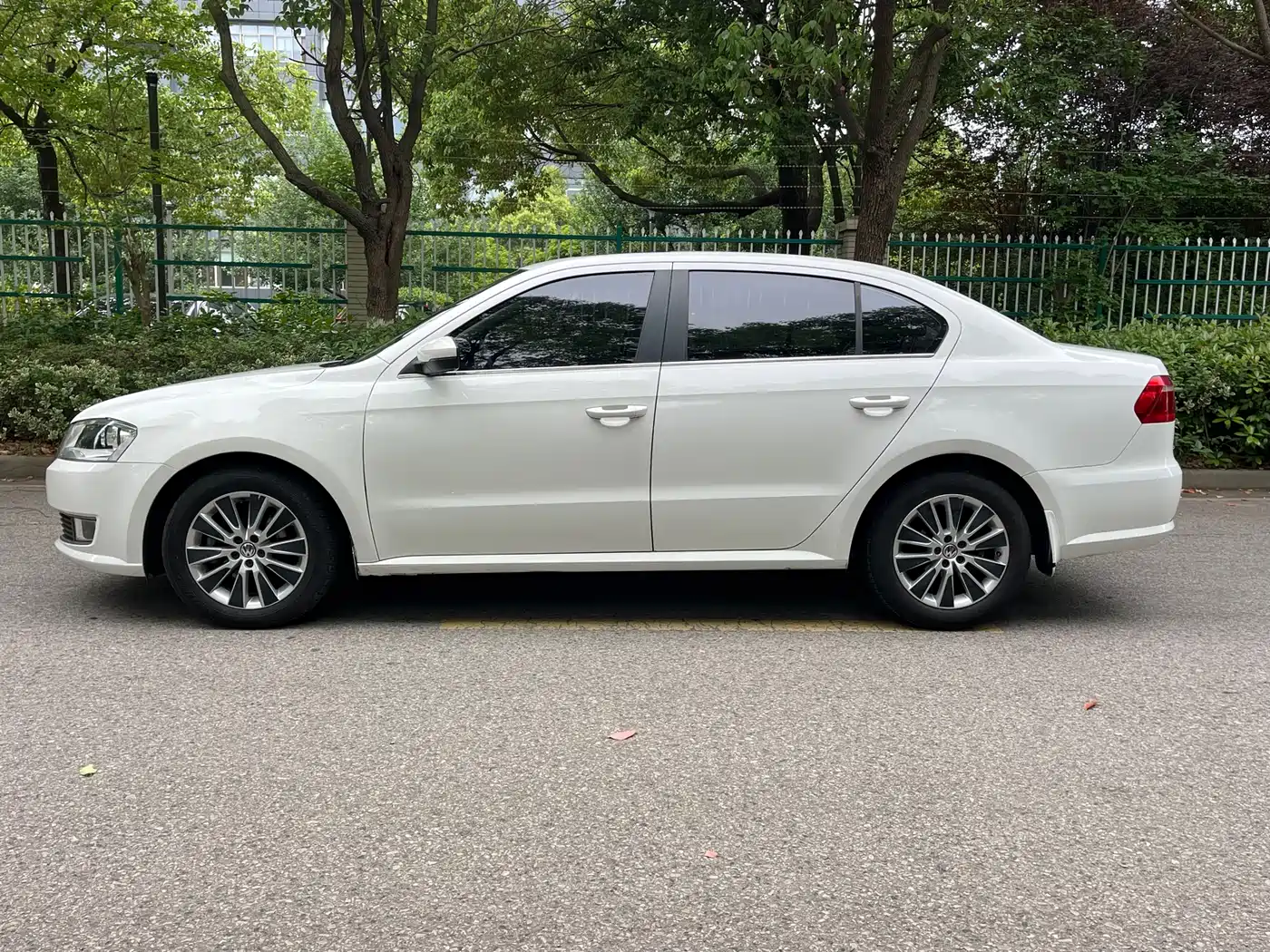 Volkswagen Lavida 2013 Facelift 1.4TSI DSG Comfort фото 3