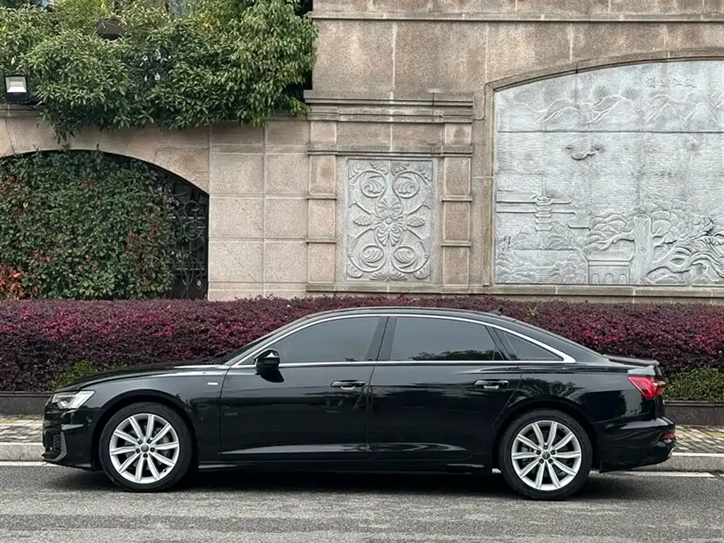 Audi A6L 2021 45 TFSI Exclusive Sport фото 23