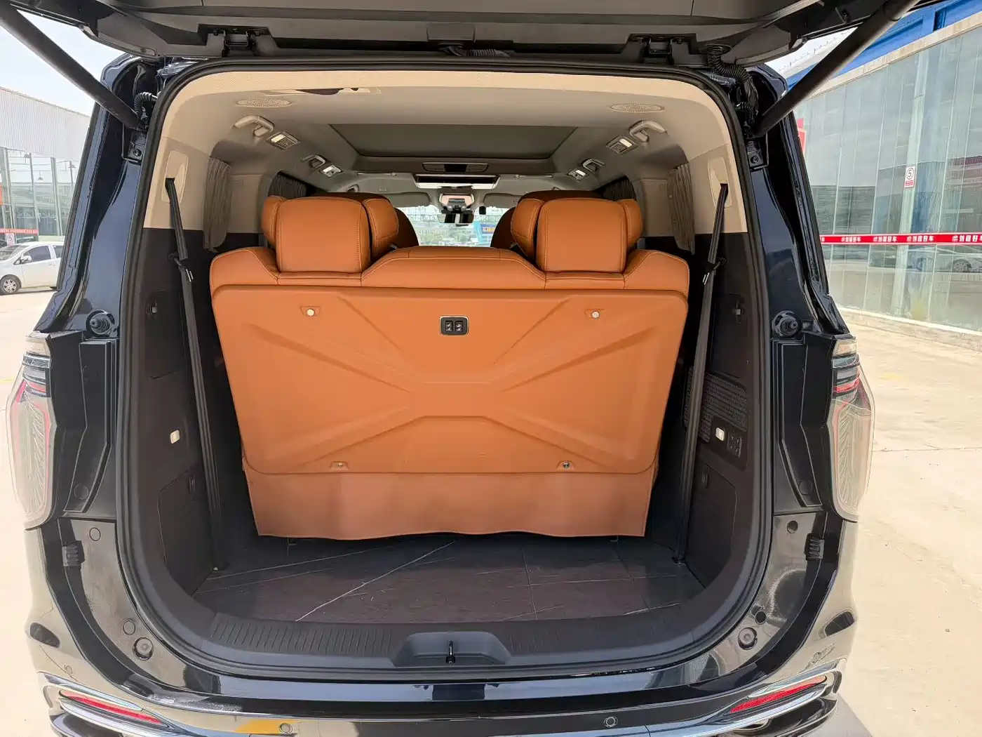 Hongqi HQ9 2023 2.0T Smart Connect Flag Enjoy Edition фото 8