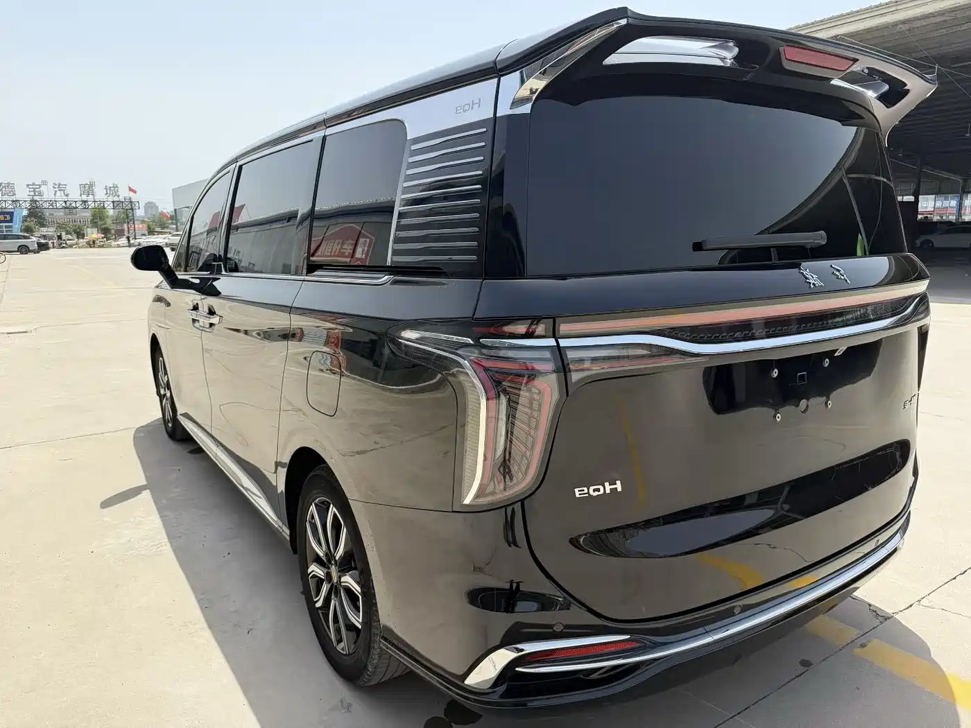 Hongqi HQ9 2023 2.0T Smart Connect Flag Enjoy Edition фото 11