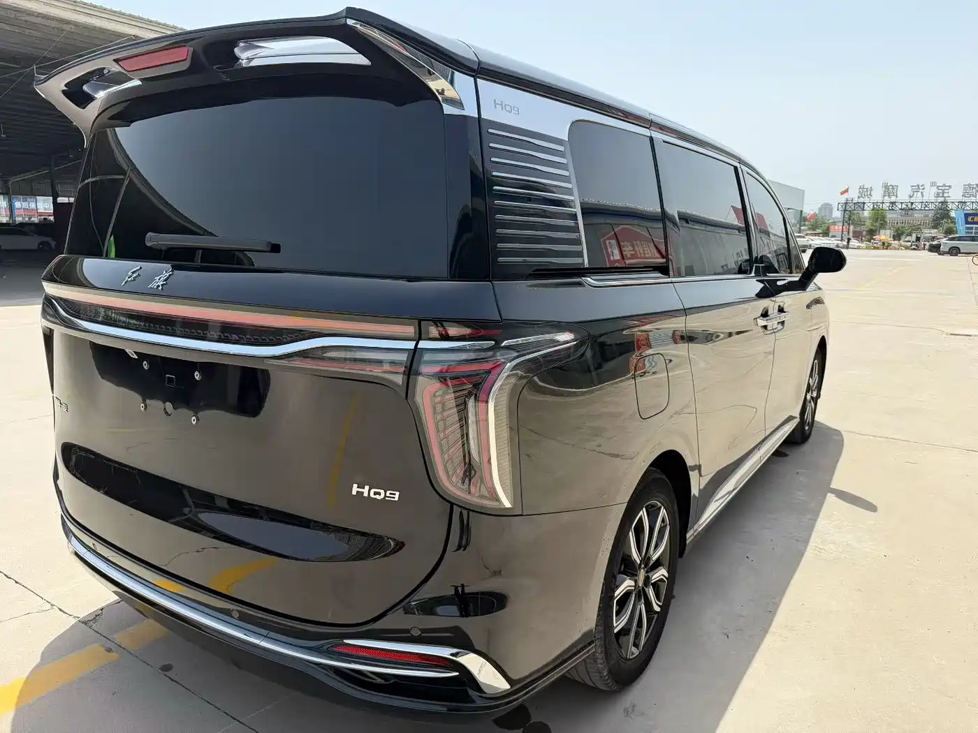 Hongqi HQ9 2023 2.0T Smart Connect Flag Enjoy Edition фото 10