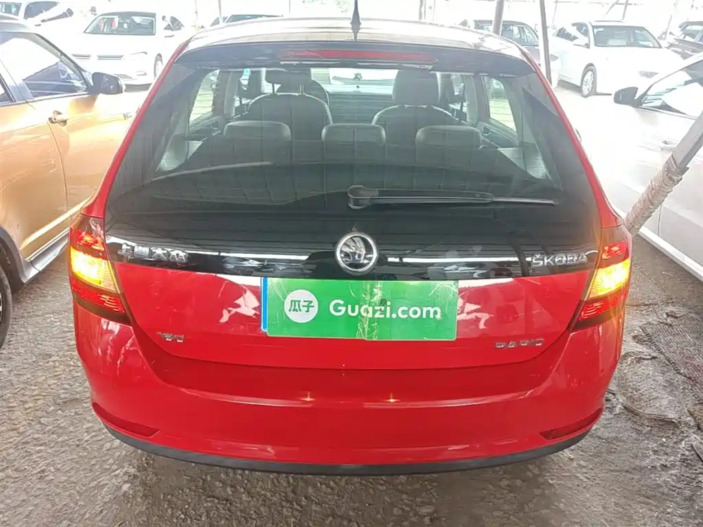 Škoda Skoda Rapid Spaceback 2016 1.6L Automatic Smart Edition фото 6