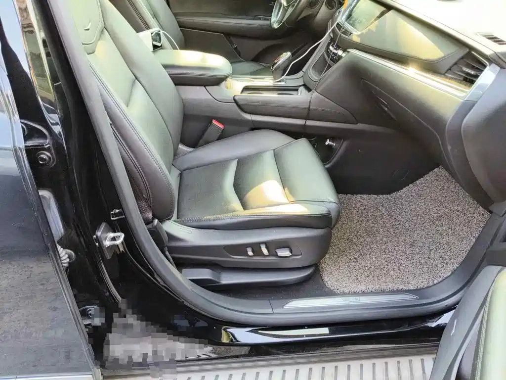 Photo 13 - Cadillac XT5