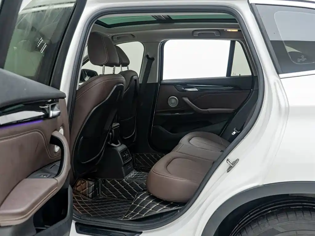BMW X1 2021 sDrive25Li Leading фото 19
