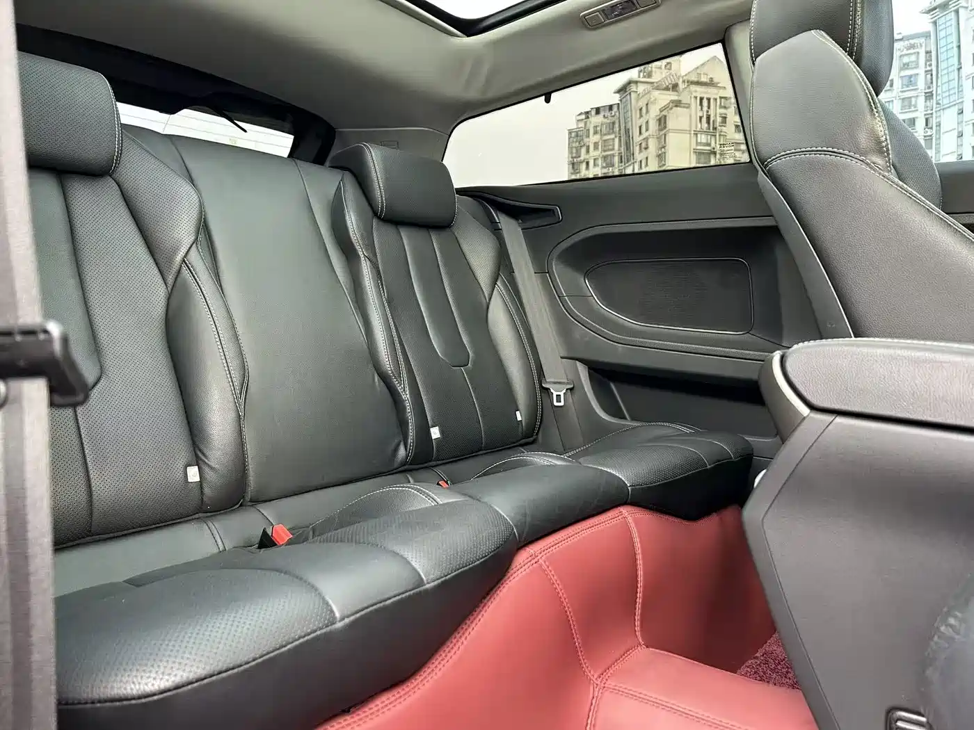 Land Rover Range Rover Evoque (Import) 2013 2.0T 3-door Dynamic Edition фото 6