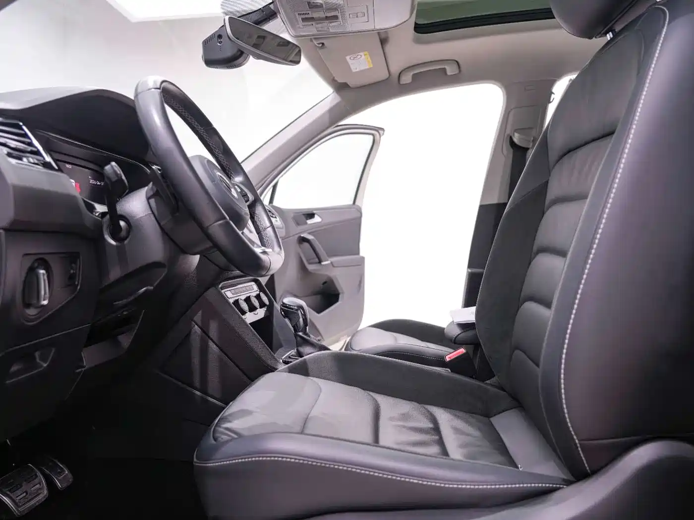Volkswagen Tiguan L 2021 330TSI Automatic 2WD R-Line Premium фото 24