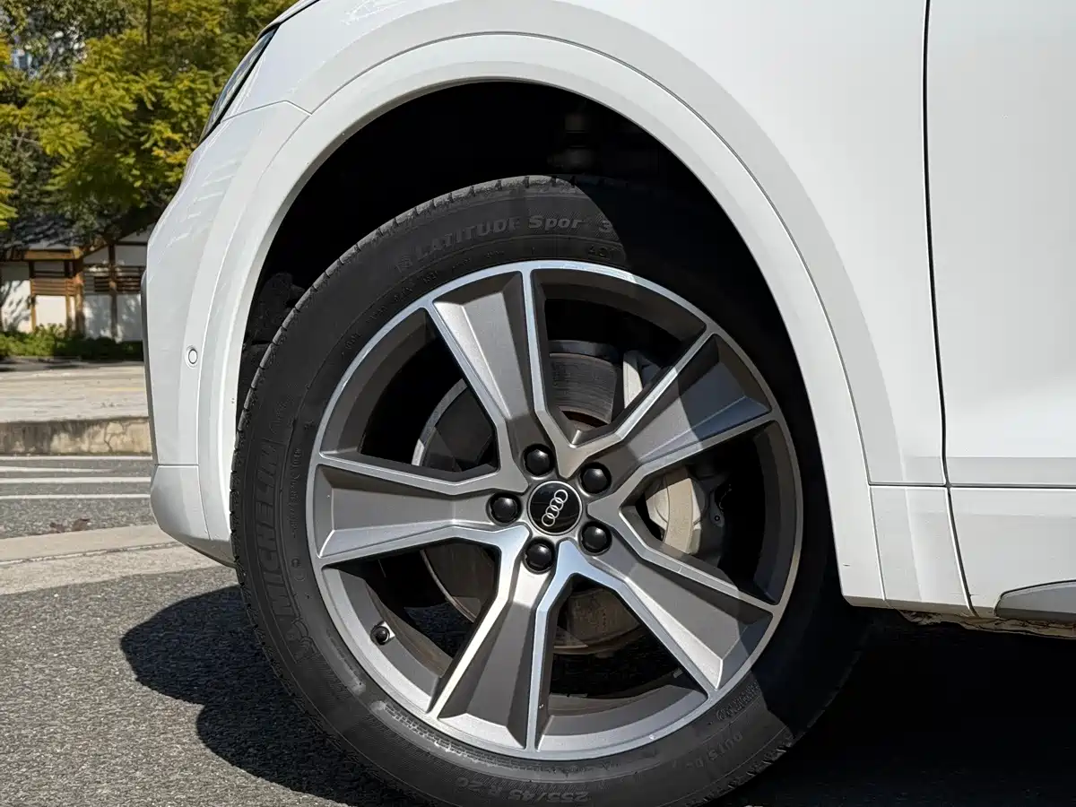 Photo 10 - Audi Q5L