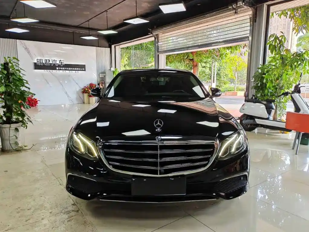 Фото 2 - Mercedes-Benz E-Class