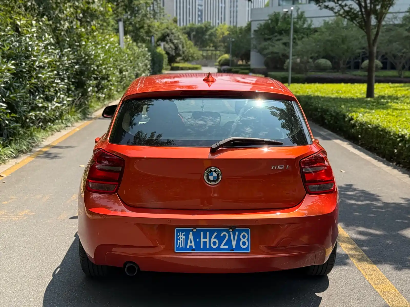 Photo 4 - BMW 1 Series (Import)
