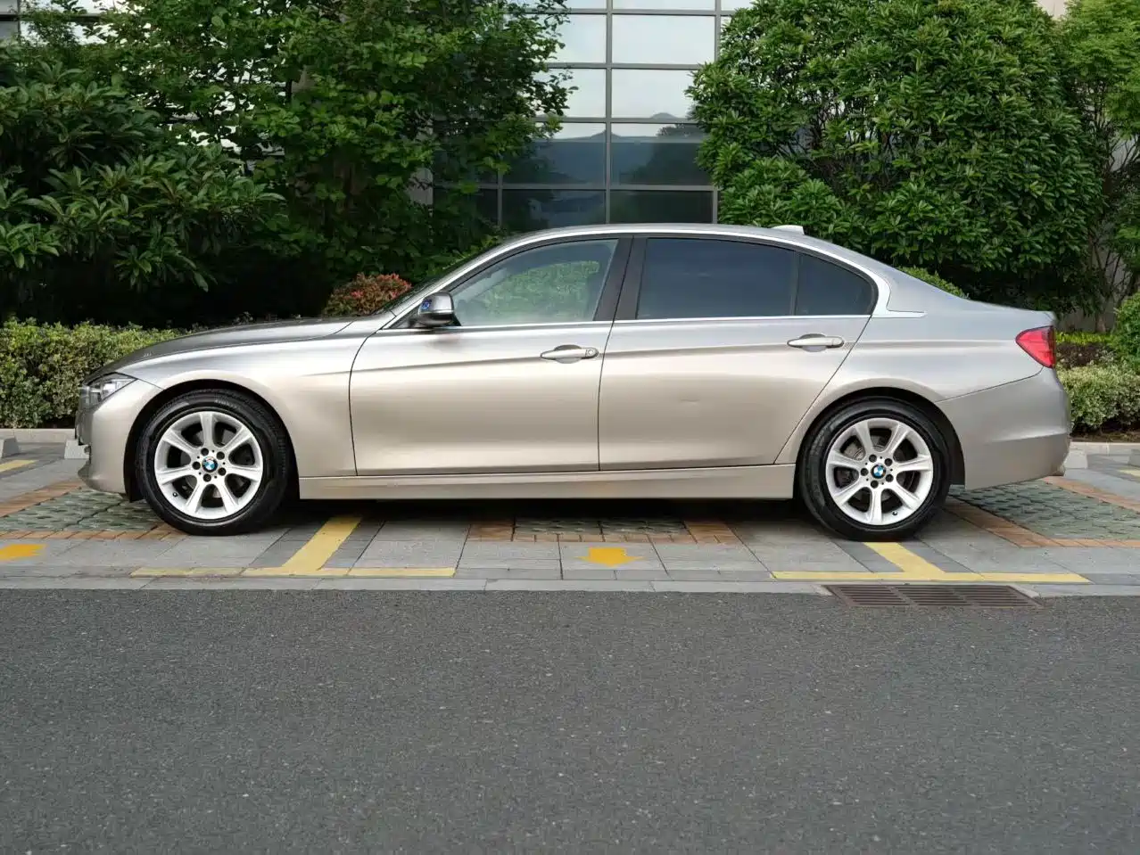 BMW 3 Series 2015 328Li Fashion фото 3