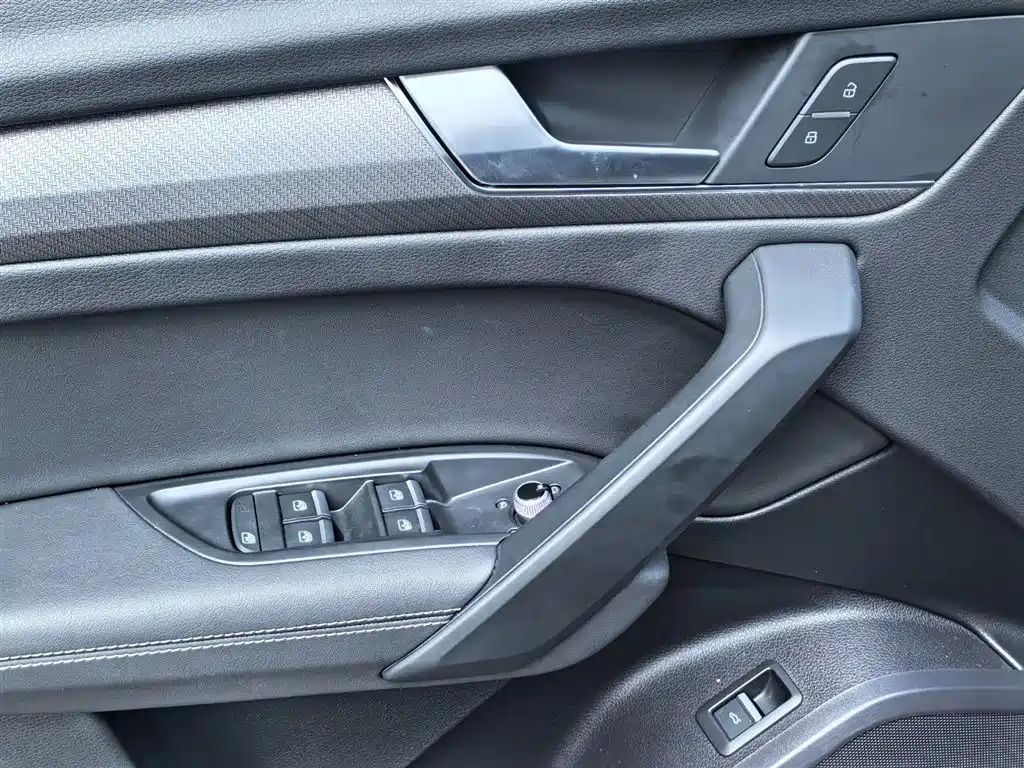 Audi Q5L 2023 40T Luxury Dynamic фото 15